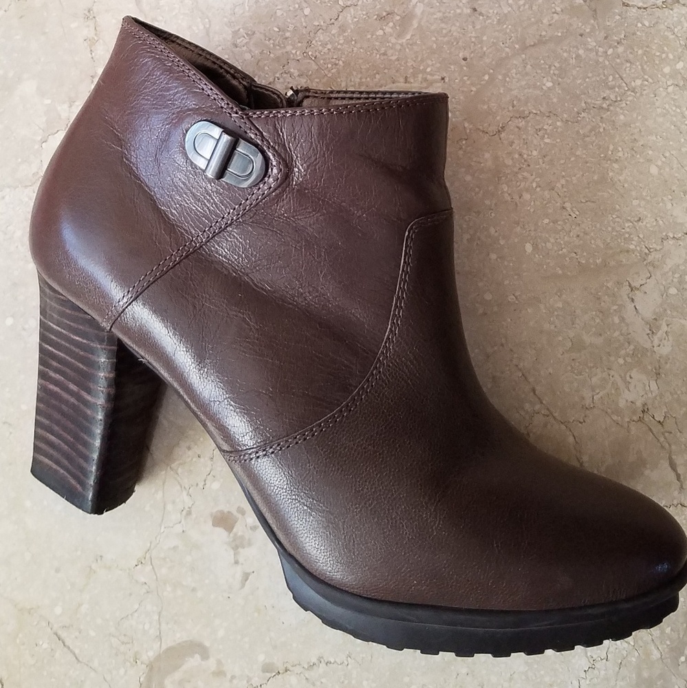 Easy Spirit Leather Ankle Boots